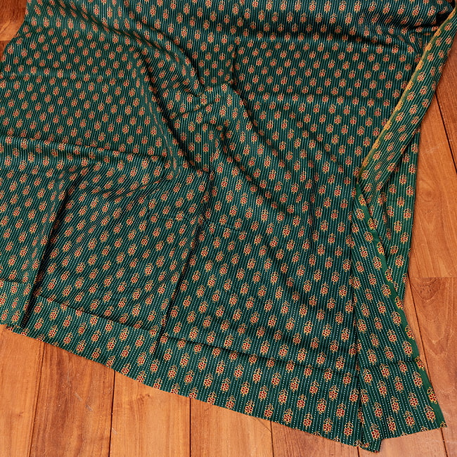 【5個セット】〔1m単位切り売り〕カンタ刺繍がかわいい ボタニカルデザインの布 フォレスト系〔幅約108cm〕 7 - 全体写真です