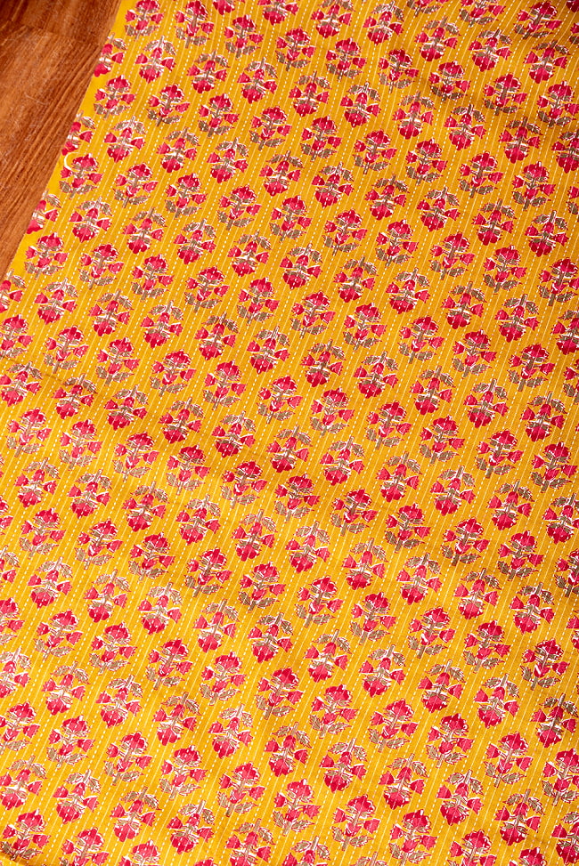 【5個セット】〔1m単位切り売り〕カンタ刺繍がかわいい　ボタニカルデザインの布　マスタード系〔幅約110cm〕 4 - とても良い雰囲気