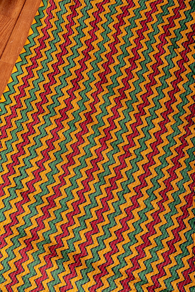 【5個セット】〔1m単位切り売り〕カンタ刺繍がかわいい ジグザグ模様 シェブロン・ストライプ布 ラスタ ラスタ系〔幅約112cm〕 4 - とても良い雰囲気