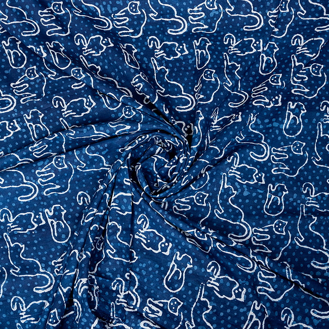 【5個セット】〔1m単位切り売り〕インドの伝統息づく　昔ながらの木版インディゴ藍染布　猫　ネイビー系〔幅約113cm〕 5 - 拡大写真です