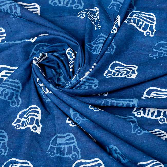 【5個セット】〔1m単位切り売り〕インドの伝統息づく　昔ながらの木版インディゴ藍染布　象さん　ネイビー系〔幅約107cm〕 6 - インドならではの風合い