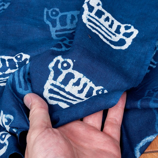 【5個セット】〔1m単位切り売り〕インドの伝統息づく　昔ながらの木版インディゴ藍染布　象さん　ネイビー系〔幅約107cm〕 8 - 生地の拡大写真です