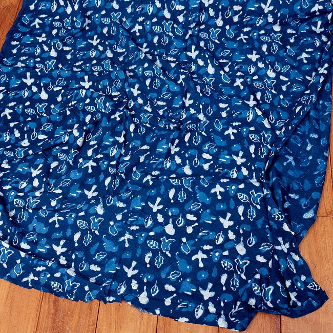 【5個セット】〔1m単位切り売り〕インドの伝統息づく　昔ながらの木版インディゴ藍染布　小鳥　ネイビー系〔幅約110cm〕 7 - 全体写真です