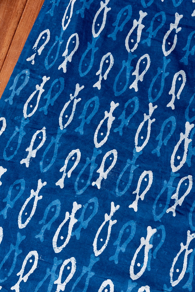 【5個セット】〔1m単位切り売り〕インドの伝統息づく 昔ながらの木版インディゴ藍染布 お魚 ネイビー系〔幅約110cm〕 4 - とても良い雰囲気