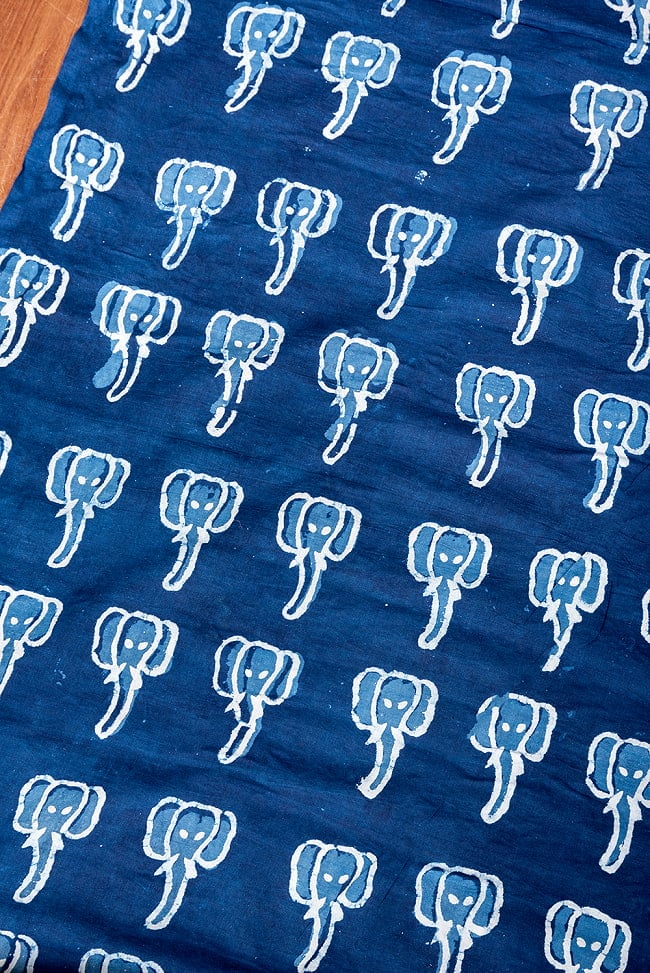 【5個セット】〔1m単位切り売り〕インドの伝統息づく　昔ながらの木版インディゴ藍染布　象さん　ネイビー系〔幅約110cm〕 4 - とても良い雰囲気