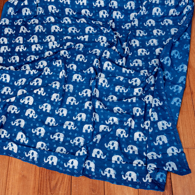 【5個セット】〔1m単位切り売り〕インドの伝統息づく　昔ながらの木版インディゴ藍染布　象さん　ネイビー系〔幅約112cm〕 7 - 全体写真です