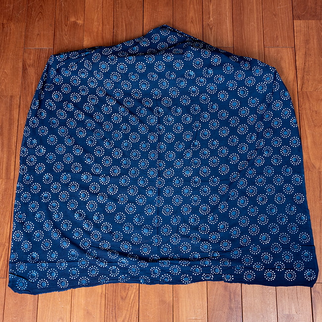 【5個セット】〔1m単位切り売り〕インドの伝統息づく 昔ながらの木版インディゴ藍染布 花火 ネイビー系〔幅約109cm〕 3 - 1m単位で、ご注文個数に応じた長さでお送りいたします。横幅100cm以上ある大きな布なので、たっぷり使えます。