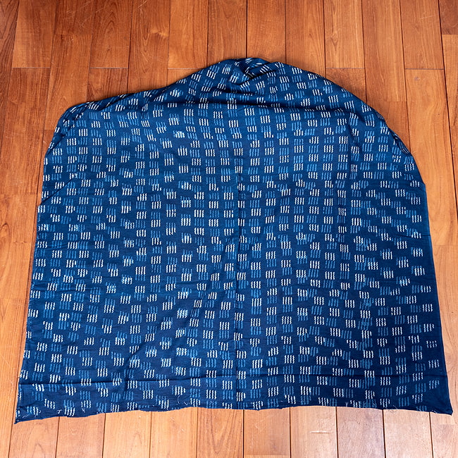 【5個セット】〔1m単位切り売り〕インドの伝統息づく　昔ながらの木版インディゴ藍染布　ネイビー系〔幅約113cm〕 3 - 1m単位で、ご注文個数に応じた長さでお送りいたします。横幅100cm以上ある大きな布なので、たっぷり使えます。