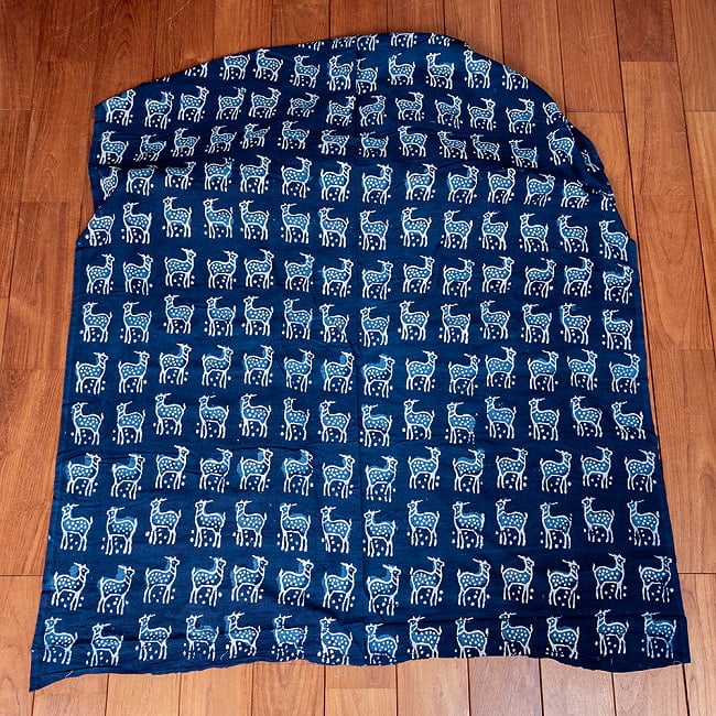 【5個セット】〔1m単位切り売り〕インドの伝統息づく　昔ながらの木版インディゴ藍染布　シカ　ネイビー系〔幅約109cm〕 3 - 1m単位で、ご注文個数に応じた長さでお送りいたします。横幅100cm以上ある大きな布なので、たっぷり使えます。