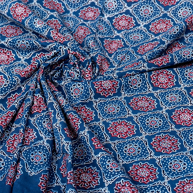 【5個セット】〔1m単位切り売り〕伝統アジュラックデザイン布　インディゴ染め　ネイビー系〔幅約109cm〕 6 - インドならではの風合い