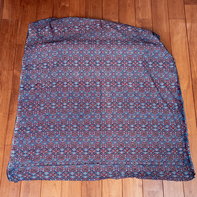 【5個セット】〔1m単位切り売り〕伝統アジュラックデザイン布 インディゴ染め ネイビー系〔幅約109cm〕 3 - 1m単位で、ご注文個数に応じた長さでお送りいたします。横幅100cm以上ある大きな布なので、たっぷり使えます。