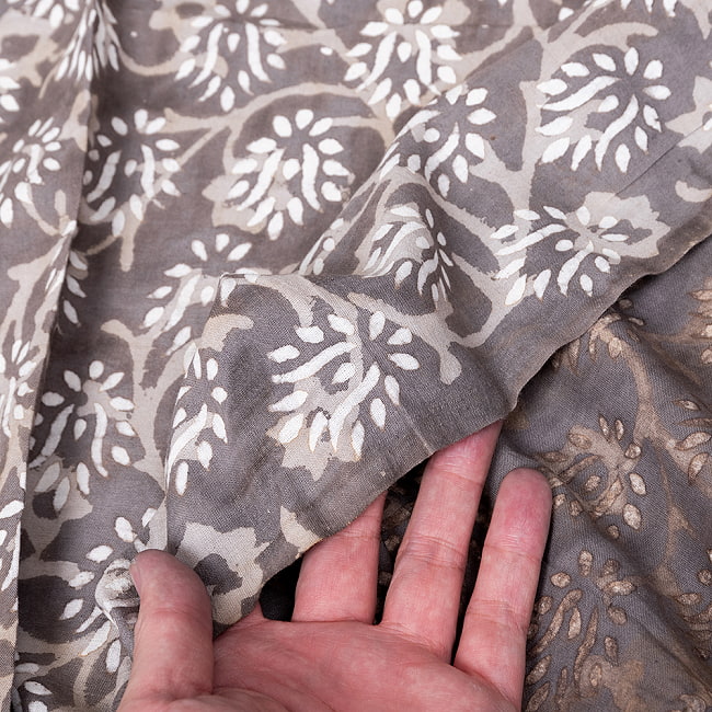 【5個セット】〔1m単位切り売り〕昔ながらの木版泥染め ダブプリント グレー系〔幅約115cm〕 8 - 生地の拡大写真です