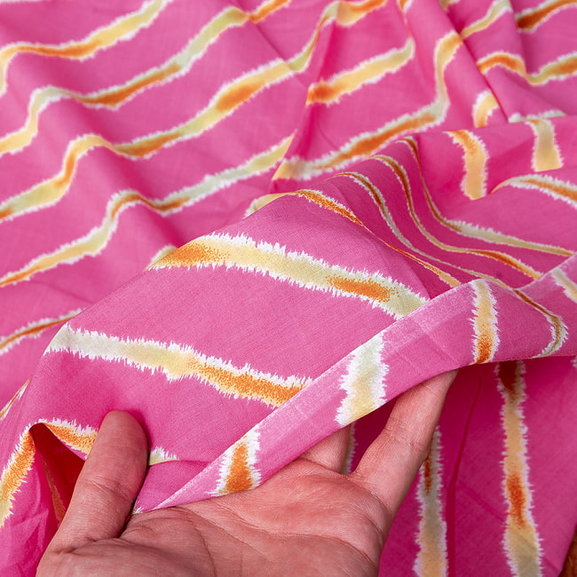 【5個セット】〔1m単位切り売り〕南インドの斜めストライプコットン布　レジメンタル　ピンク系〔幅約108cm〕 8 - 生地の拡大写真です