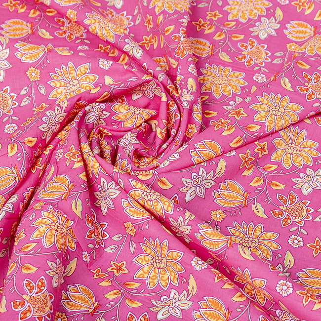 【5個セット】〔1m単位切り売り〕テキスタイルの伝統息づくインドから　昔ながらの小花柄布　ピンク系〔幅約108cm〕 6 - インドならではの風合い