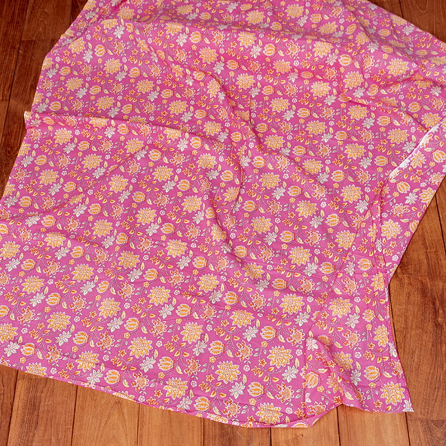 【5個セット】〔1m単位切り売り〕テキスタイルの伝統息づくインドから　昔ながらの小花柄布　ピンク系〔幅約108cm〕 7 - 全体写真です