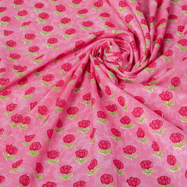 【5個セット】〔1m単位切り売り〕テキスタイルの伝統息づくインドから　昔ながらの小花柄布　ピンク系〔幅約107cm〕 6 - インドならではの風合い