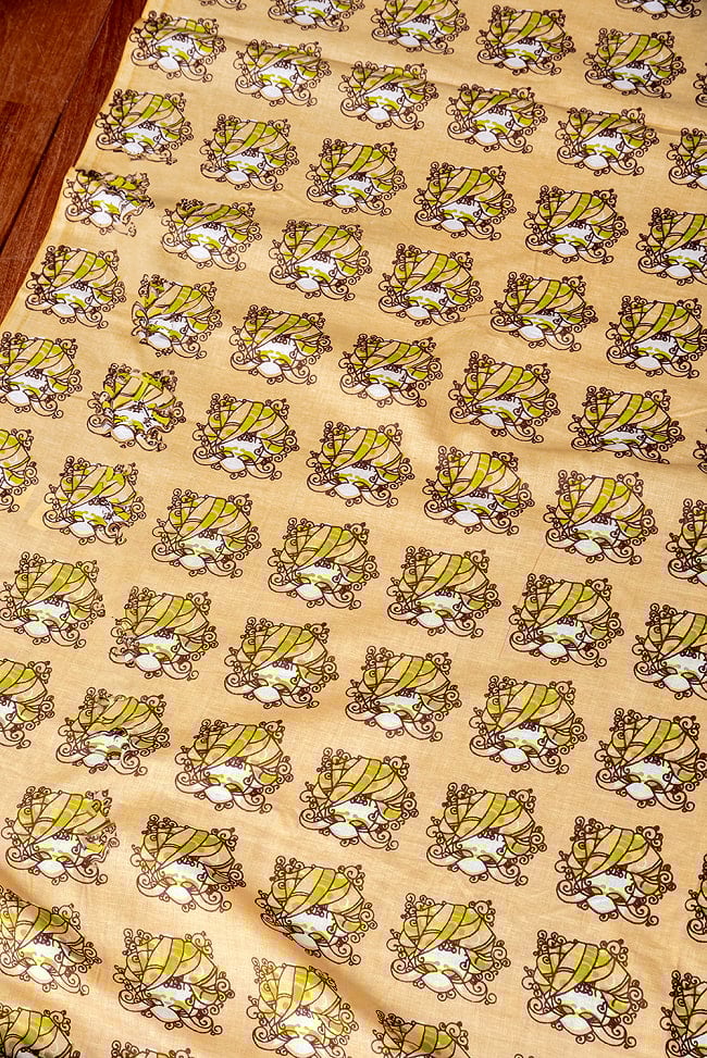 【5個セット】〔1m単位切り売り〕インドの伝統と不思議が融合　おもしろデザイン布　ターバンおじさま柄〔幅約109cm〕 4 - とても良い雰囲気