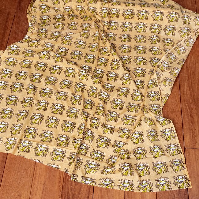 【5個セット】〔1m単位切り売り〕インドの伝統と不思議が融合　おもしろデザイン布　ターバンおじさま柄〔幅約109cm〕 7 - 全体写真です