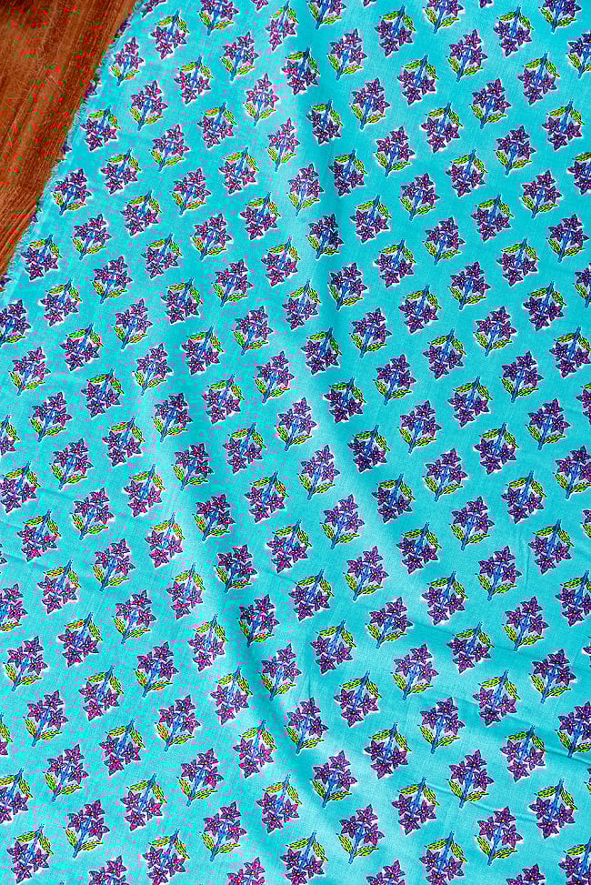 【5個セット】〔1m単位切り売り〕テキスタイルの伝統息づくインドから　昔ながらの小花柄布　青緑系〔幅約105cm〕 4 - とても良い雰囲気