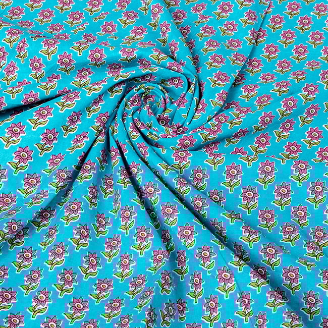 【5個セット】〔1m単位切り売り〕テキスタイルの伝統息づくインドから　昔ながらの小花柄布　青緑系〔幅約111cm〕 6 - インドならではの風合い