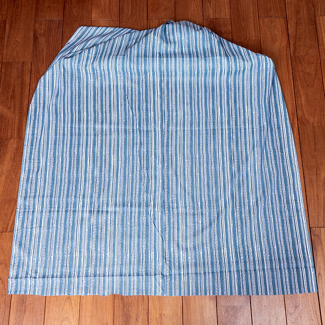 【5個セット】〔1m単位切り売り〕テキスタイルの伝統息づくインドから ストライプ布 水色系〔幅約109cm〕 3 - 1m単位で、ご注文個数に応じた長さでお送りいたします。横幅100cm以上ある大きな布なので、たっぷり使えます。