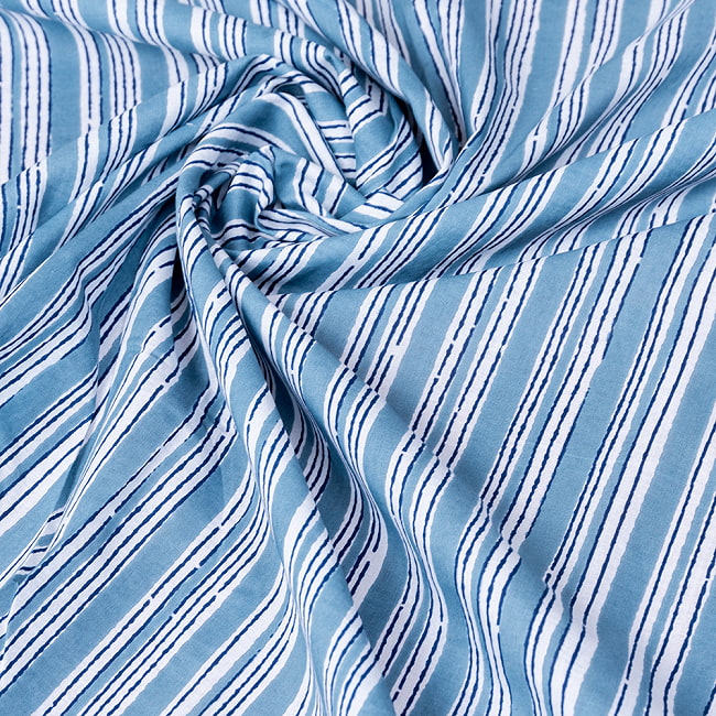 【5個セット】〔1m単位切り売り〕テキスタイルの伝統息づくインドから ストライプ布 水色系〔幅約109cm〕 6 - インドならではの風合い