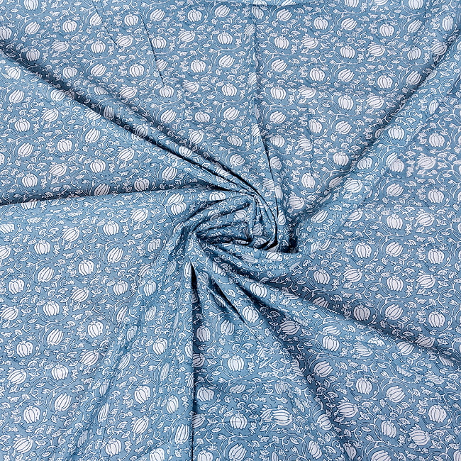 【5個セット】〔1m単位切り売り〕テキスタイルの伝統息づくインドから　昔ながらの更紗模様布　水色系〔幅約106cm〕 5 - 拡大写真です