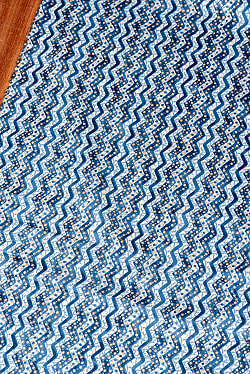 【5個セット】〔1m単位切り売り〕南インドのジグザグ模様　シェブロン・ストライプ布　ブルー系〔幅約107cm〕 - サブ4