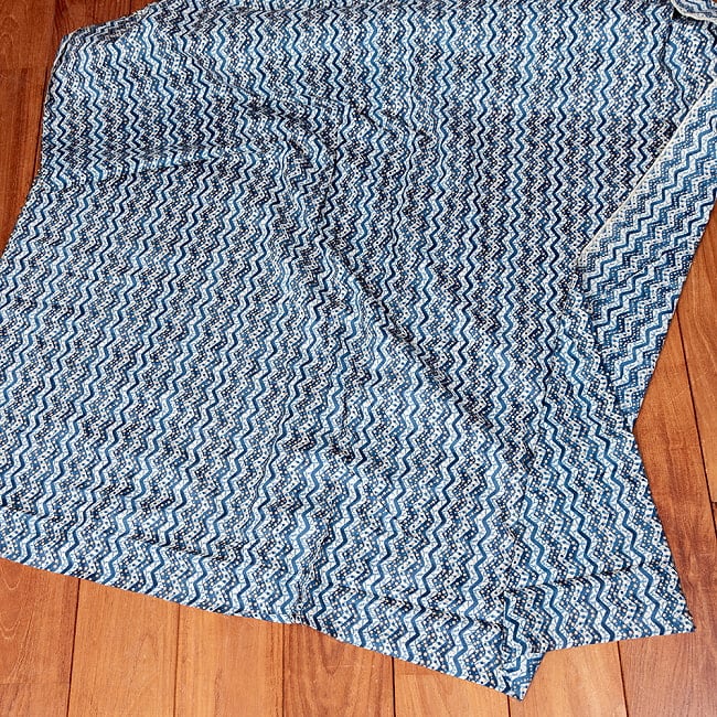 【5個セット】〔1m単位切り売り〕南インドのジグザグ模様　シェブロン・ストライプ布　ブルー系〔幅約107cm〕 7 - 全体写真です