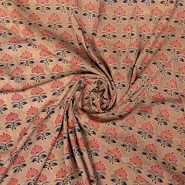【5個セット】〔1m単位切り売り〕テキスタイルの伝統息づくインドから　昔ながらの花柄　ブラウン系〔幅約107cm〕 5 - 拡大写真です