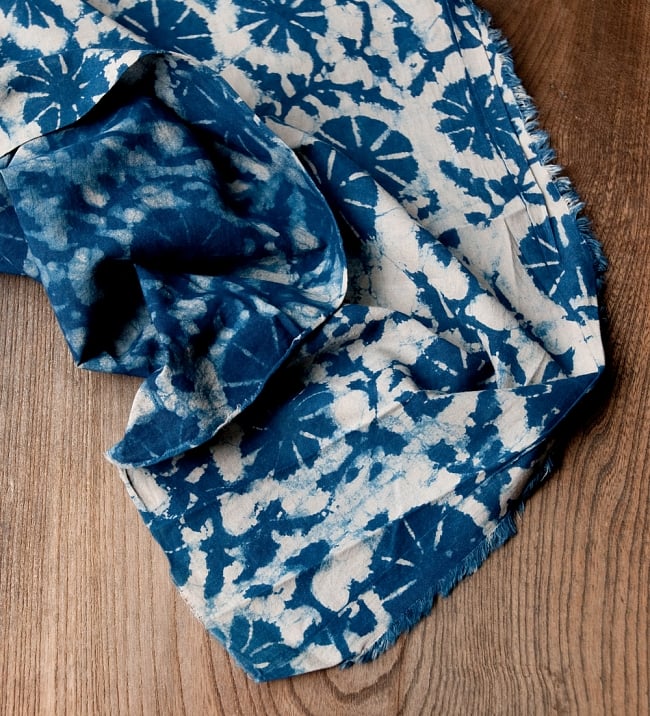 【3個セット】〔90cm切り売り〕インディゴブルーの伝統泥染め布 - 更紗柄〔幅約111cm〕 6 - 縁はこのようになっております