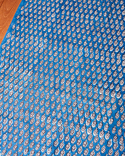 【3個セット】〔90cm切り売り〕インディゴブルーの伝統泥染め布 - ボタニカル柄〔幅約109cm〕 - サブ4