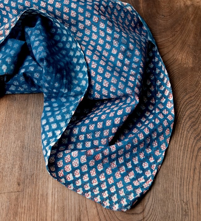 【3個セット】〔90cm切り売り〕インディゴブルーの伝統泥染め布 - ボタニカル柄〔幅約109cm〕 6 - 縁はこのようになっております