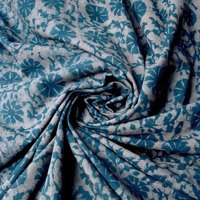 【3個セット】〔90cm切り売り〕インディゴブルーの伝統泥染め布 - 更紗柄〔幅約112cm〕 5 - 手芸などさまざまな用途へご使用いただけます