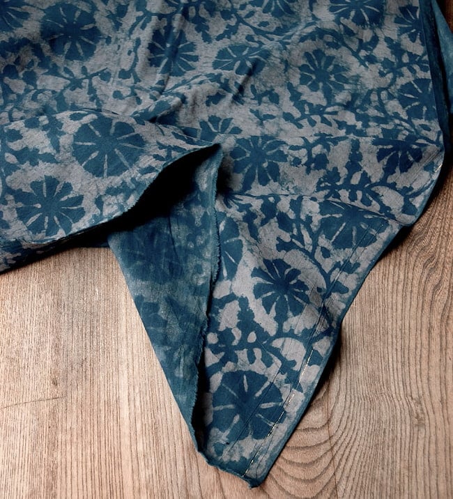 【3個セット】〔90cm切り売り〕インディゴブルーの伝統泥染め布 - 更紗柄〔幅約112cm〕 6 - 縁はこのようになっております