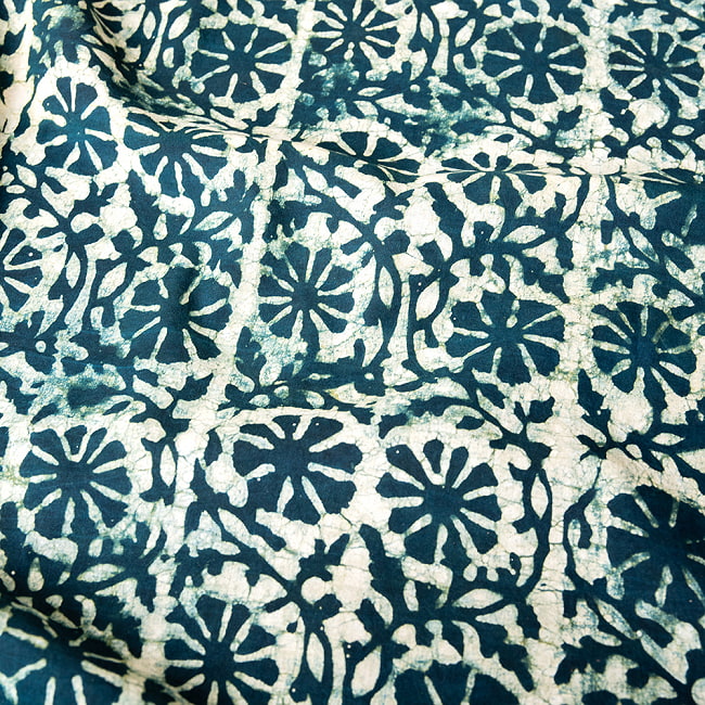 【3個セット】〔90cm切り売り〕インディゴとナスパルの伝統泥染め布  深緑 -  更紗柄〔幅約110cm〕 5 - 手芸などさまざまな用途へご使用いただけます