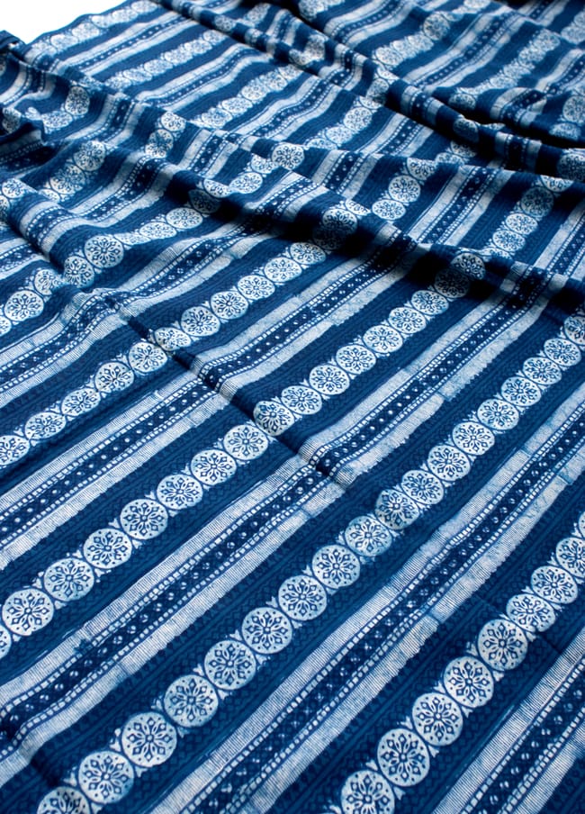 【5個セット】〔90cm切り売り〕インディゴブルーの伝統泥染め布 - ストライプ〔幅約111cm〕 2 - インディゴブルーの美しい、伝統的な泥染めの切り売り布です。