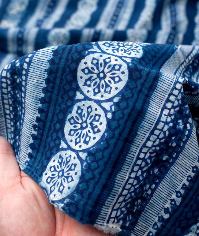 【5個セット】〔90cm切り売り〕インディゴブルーの伝統泥染め布 - ストライプ〔幅約111cm〕 6 - 手芸からデコレーション用の布などなど、色々な用途にご使用いただけます!