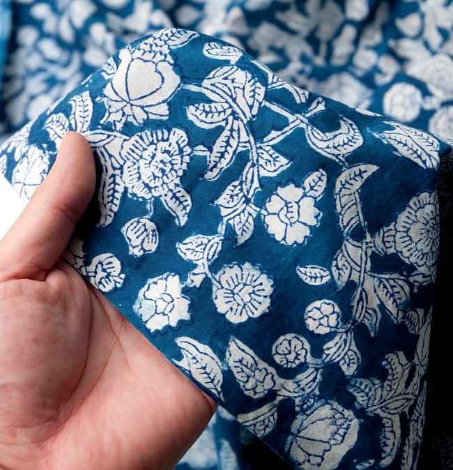 【5個セット】〔90cm切り売り〕インディゴブルーの伝統泥染め布 - 更紗柄〔幅約109cm〕 7 - 他にはない手作りの質感を感じていただけるかと思います