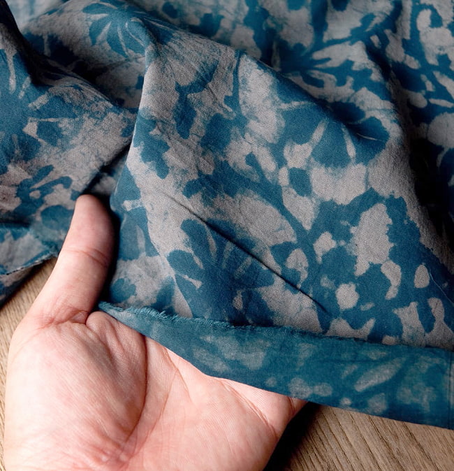 【5個セット】〔90cm切り売り〕インディゴブルーの伝統泥染め布 - 更紗柄〔幅約112cm〕 7 - 他にはない手作りの質感を感じていただけるかと思います