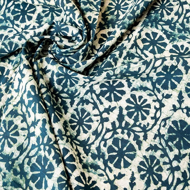 【5個セット】〔90cm切り売り〕インディゴとナスパルの伝統泥染め布 深緑 - 更紗柄〔幅約110cm〕 7 - 他にはない手作りの質感を感じていただけるかと思います