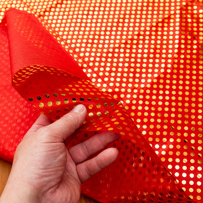 【3個セット】〔1m弱〕インドの伝統柄ゴールドプリント光沢布〔幅約105cm〕  ドット柄 5 - 薄めの生地です。
