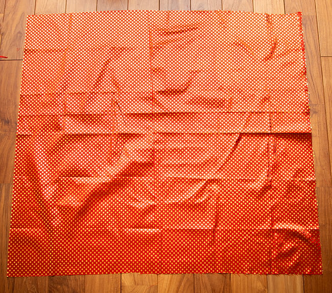 【3個セット】〔1m弱〕インドの伝統柄ゴールドプリント光沢布〔幅約105cm〕  ドット柄 7 - 全体を広げてみてみました。