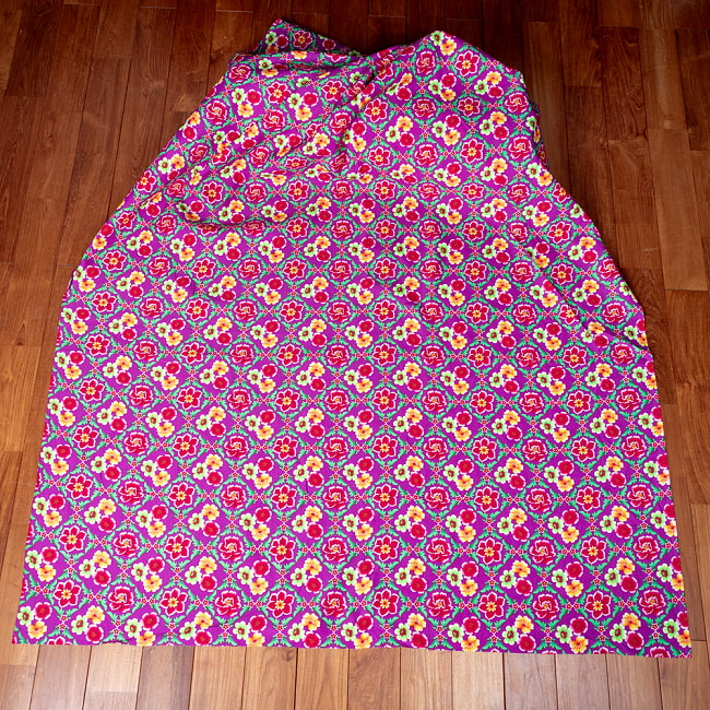 【3個セット】〔1m単位切り売り〕アジアのレトロ花柄ファブリック　生地　東北大花布　ヴィンテージ風　昭和レトロ〔約159cm〕 - パープル 3 - 生地を広げてみたところです。横幅もしっかりあります。注文個数に応じた長さにカットしてお送りいたします。