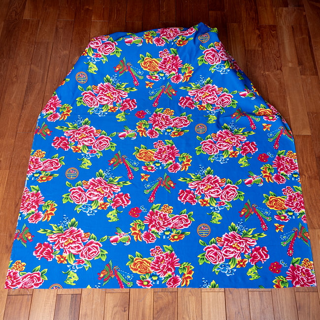 【3個セット】〔1m単位切り売り〕アジアのレトロ花柄ファブリック 生地 東北大花布 鳳凰牡丹 花鳥画 ヴィンテージ風 昭和レトロ〔約159cm〕 - ブルー 3 - 生地を広げてみたところです。横幅もしっかりあります。注文個数に応じた長さにカットしてお送りいたします。