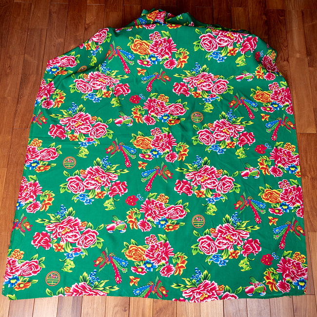 【3個セット】〔1m単位切り売り〕アジアのレトロ花柄ファブリック　生地　東北大花布　鳳凰牡丹　花鳥画　ヴィンテージ風　昭和レトロ〔約160cm〕 - グリーン 3 - 生地を広げてみたところです。横幅もしっかりあります。注文個数に応じた長さにカットしてお送りいたします。