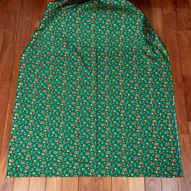 【3個セット】〔1m単位切り売り〕アジアのレトロ小花柄ファブリック　ヴィンテージ風　昭和レトロ〔約130cm〕 - グリーン 3 - 生地を広げてみたところです。横幅もしっかりあります。注文個数に応じた長さにカットしてお送りいたします。