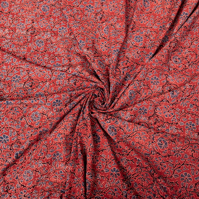 【3個セット】〔1m単位切り売り〕アジュラックプール村からやってきた　昔ながらの木版染め更紗模様布〔約113cm〕 - レッド系 6 - 生地の拡大写真です。とても良い風合いです。