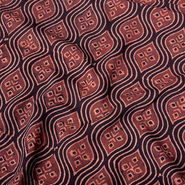 【3個セット】〔1m単位切り売り〕アジュラックプール村からやってきた 昔ながらの木版染め伝統模様布〔約114cm〕 - ブラック系 5 - インドならではの布ですね。