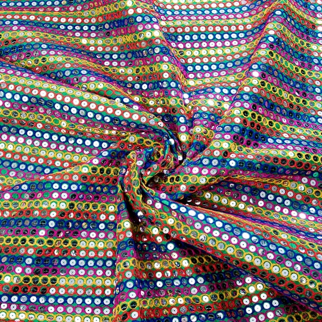 【3個セット】〔1m単位切り売り〕インドのスパンコールクロス布〔106cm〕 - グリーン 5 - 布をくるりと渦のようにしてみたところです。